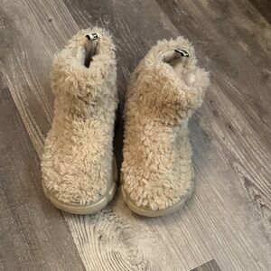 SHEIN Fuzzy Cream Ankle Boots